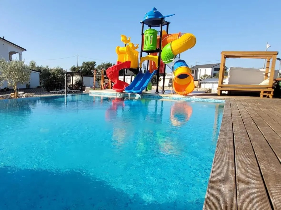 Mobilehome Elena Premium With Pool, Istria Banjole Apartamento